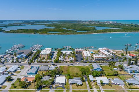 House in Hutchinson Island South, Florida 3 bedrooms, 280.75 sq.m. № 1079669 - photo 14