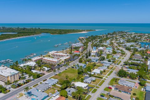 House in Hutchinson Island South, Florida 3 bedrooms, 280.75 sq.m. № 1079669 - photo 16