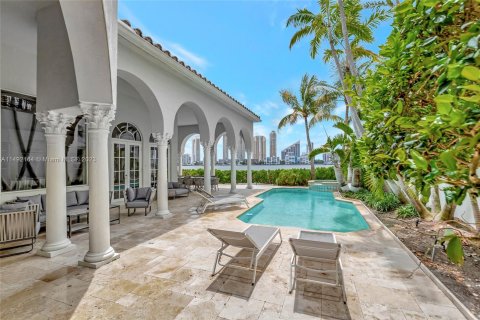 Villa ou maison à vendre à Aventura, Floride: 4 chambres, 494.15 m2 № 860106 - photo 2