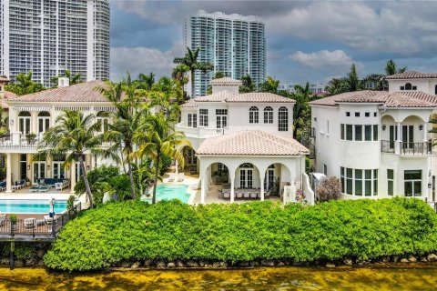 Villa ou maison à vendre à Aventura, Floride: 4 chambres, 494.15 m2 № 860106 - photo 3