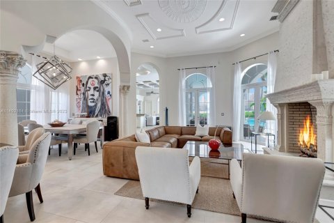 Villa ou maison à vendre à Aventura, Floride: 4 chambres, 494.15 m2 № 860106 - photo 9