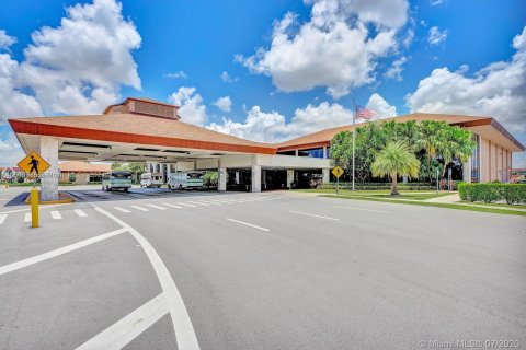 Condo in Pembroke Pines, Florida, 2 bedrooms  № 1384412 - photo 15