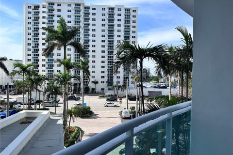 Condominio en venta en Hollywood, Florida, 1 dormitorio, 75.9 m2 № 927276 - foto 14