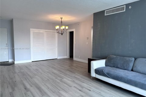 Condominio en venta en Hollywood, Florida, 1 dormitorio, 75.9 m2 № 927276 - foto 10