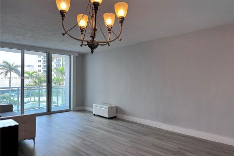 Condominio en venta en Hollywood, Florida, 1 dormitorio, 75.9 m2 № 927276 - foto 3