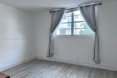 Condominio en venta en Hollywood, Florida, 1 dormitorio, 75.9 m2 № 927276 - foto 5