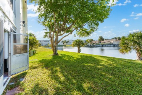 Condo in Sunrise, Florida, 2 bedrooms  № 1097876 - photo 4