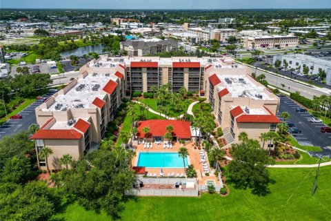 Condo in Port Charlotte, Florida, 2 bedrooms  № 1357441 - photo 24