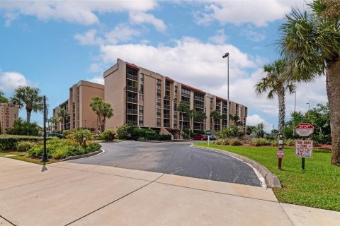 Condo in Port Charlotte, Florida, 2 bedrooms  № 1357441 - photo 1