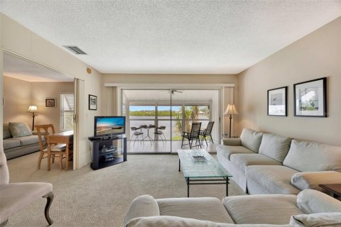 Condo in Sarasota, Florida, 2 bedrooms  № 1357941 - photo 8