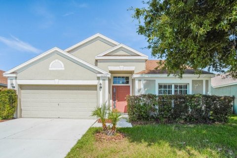 Villa ou maison à louer à Riverview, Floride: 3 chambres, 139.63 m2 № 1359100 - photo 1