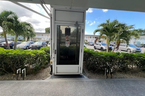 Copropriété à vendre à Deerfield Beach, Floride: 2 chambres, 76.18 m2 № 1136272 - photo 17