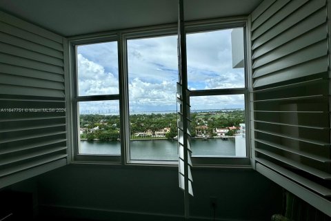 Condo in Miami Beach, Florida, 2 bedrooms  № 1331860 - photo 12