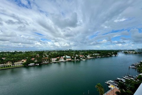 Condo in Miami Beach, Florida, 2 bedrooms  № 1331860 - photo 26