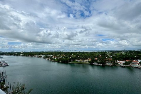 Condo in Miami Beach, Florida, 2 bedrooms  № 1331860 - photo 25