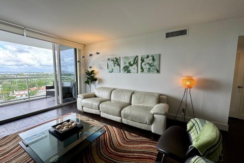 Condo in Miami Beach, Florida, 2 bedrooms  № 1331860 - photo 4