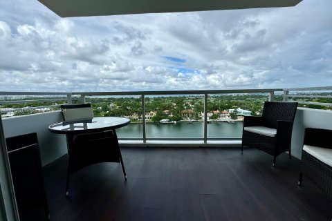 Condo in Miami Beach, Florida, 2 bedrooms  № 1331860 - photo 2