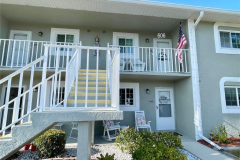 Copropriété à vendre à Punta Gorda, Floride: 2 chambres, 96.99 m2 № 1123109 - photo 1