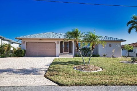 House in Punta Gorda, Florida 3 bedrooms, 176.42 sq.m. № 1433750 - photo 3