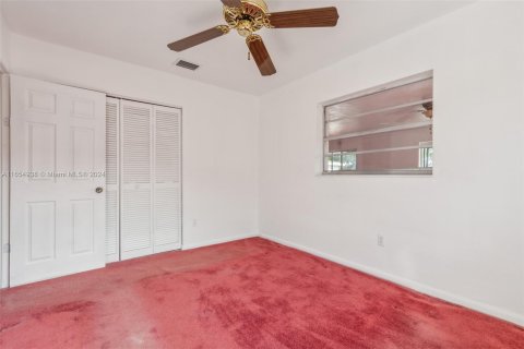 House in Miami, Florida 3 bedrooms, 224.64 sq.m. № 1356981 - photo 25