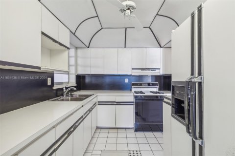 Casa en venta en Miami, Florida, 3 dormitorios, 224.64 m2 № 1356981 - foto 8