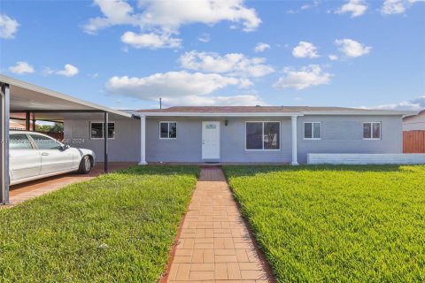 Villa ou maison à vendre à Miami, Floride: 3 chambres, 224.64 m2 № 1356981 - photo 1