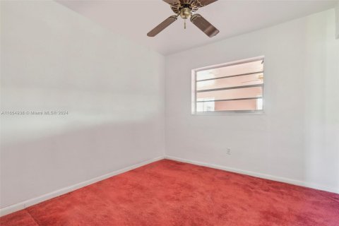 Casa en venta en Miami, Florida, 3 dormitorios, 224.64 m2 № 1356981 - foto 21