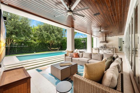 Villa ou maison à vendre à Miami, Floride: 7 chambres, 506.5 m2 № 692810 - photo 8