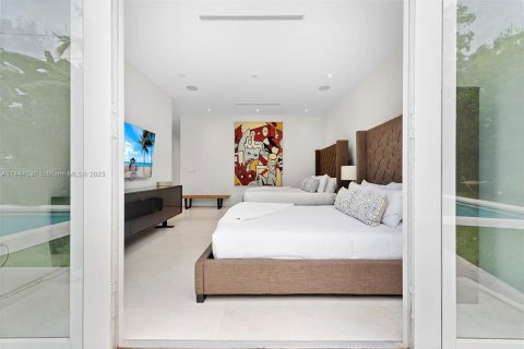 Casa en venta en Miami, Florida, 7 dormitorios, 506.5 m2 № 692810 - foto 21