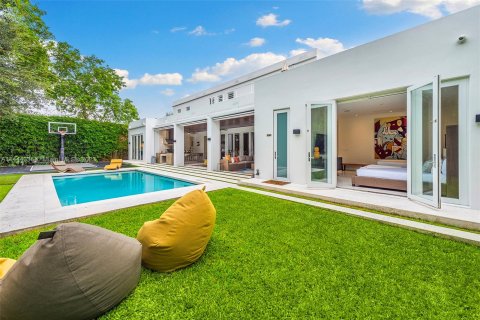 Villa ou maison à vendre à Miami, Floride: 7 chambres, 506.5 m2 № 692810 - photo 9
