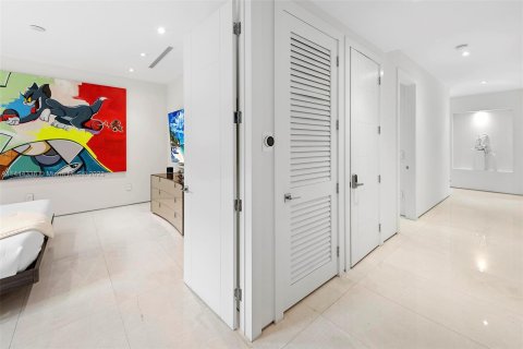 Villa ou maison à vendre à Miami, Floride: 7 chambres, 506.5 m2 № 692810 - photo 15