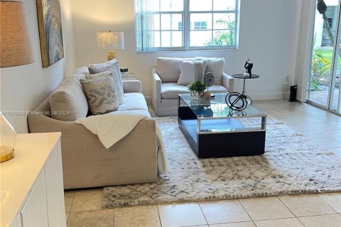 Condo in Aventura, Florida, 1 bedroom  № 1155340 - photo 2