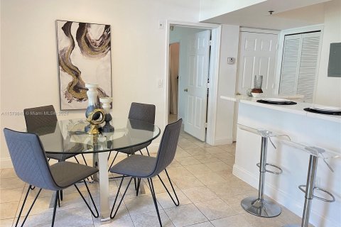 Condo in Aventura, Florida, 1 bedroom  № 1155340 - photo 5