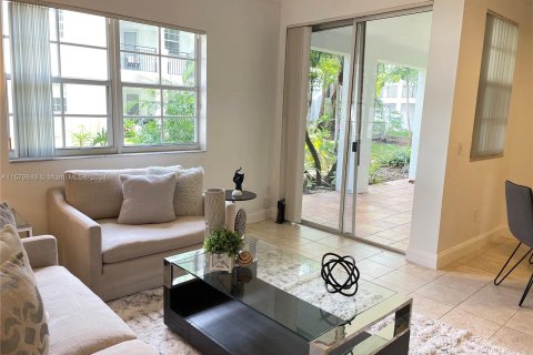 Condo in Aventura, Florida, 1 bedroom  № 1155340 - photo 4