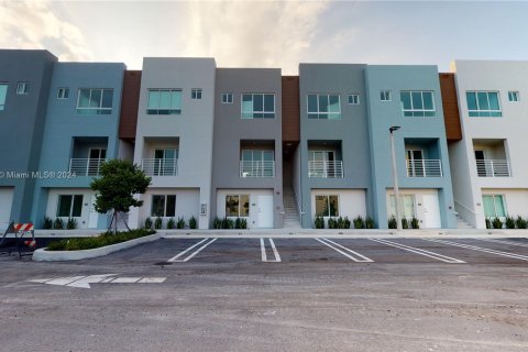 Condo in Miami, Florida, 2 bedrooms  № 1388222 - photo 3