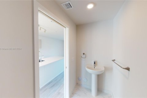 Condo in Miami, Florida, 2 bedrooms  № 1388222 - photo 12