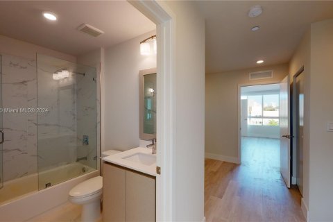 Condo in Miami, Florida, 2 bedrooms  № 1388222 - photo 23