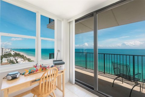 Condominio en venta en Hollywood, Florida, 2 dormitorios, 139.35 m2 № 1395890 - foto 24