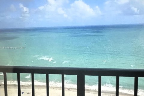 Condominio en venta en Hollywood, Florida, 2 dormitorios, 139.35 m2 № 1395890 - foto 2