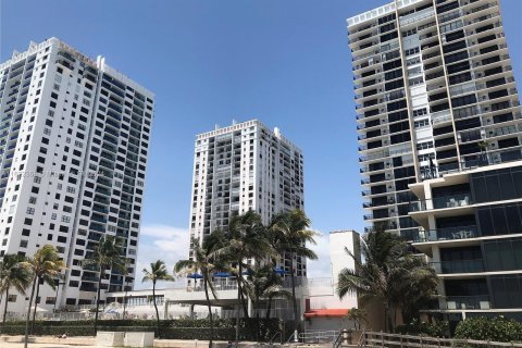 Condominio en venta en Hollywood, Florida, 2 dormitorios, 139.35 m2 № 1395890 - foto 1