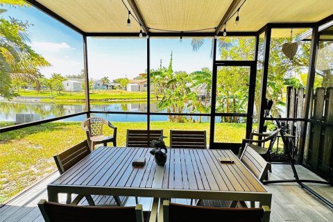 Touwnhouse à vendre à Pembroke Pines, Floride: 2 chambres, 75.81 m2 № 1188516 - photo 3