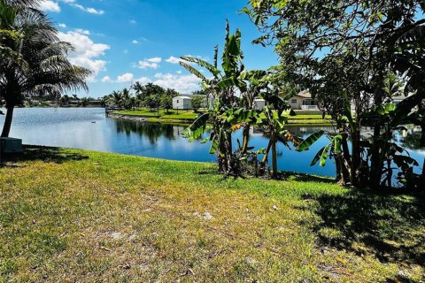 Touwnhouse à vendre à Pembroke Pines, Floride: 2 chambres, 75.81 m2 № 1188516 - photo 1