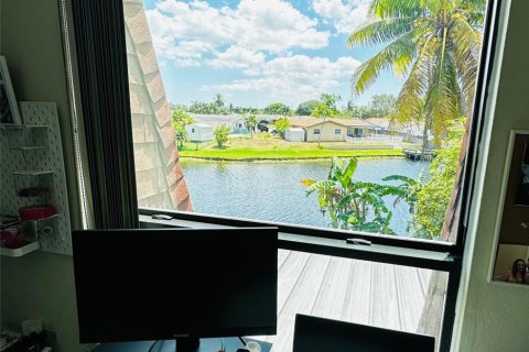 Adosado en venta en Pembroke Pines, Florida, 2 dormitorios, 75.81 m2 № 1188516 - foto 7