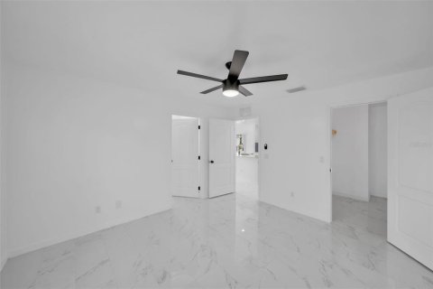 Casa en venta en Lehigh Acres, Florida, 3 dormitorios, 129.32 m2 № 1309100 - foto 20