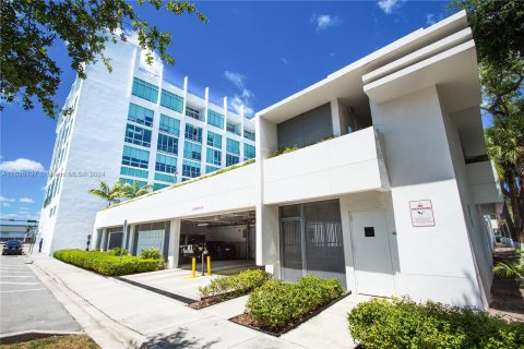 Propiedad comercial en venta en Miami, Florida № 1305265 - foto 17