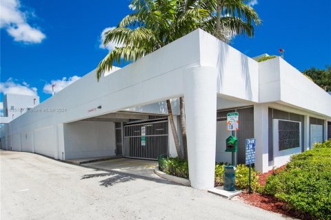 Propiedad comercial en venta en Miami, Florida № 1305265 - foto 13