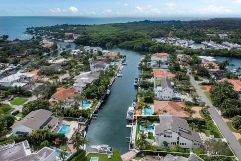 Villa ou maison à vendre à Coral Gables, Floride: 6 chambres, 492.85 m2 № 1080859 - photo 1