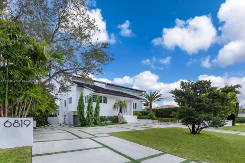 Villa ou maison à vendre à Coral Gables, Floride: 6 chambres, 492.85 m2 № 1080859 - photo 6