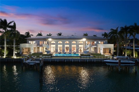 Villa ou maison à vendre à Miami Beach, Floride: 7 chambres, 1306.21 m2 № 920615 - photo 21