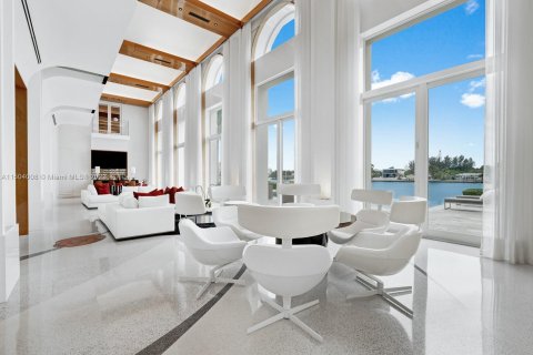 Villa ou maison à vendre à Miami Beach, Floride: 7 chambres, 1306.21 m2 № 920615 - photo 2